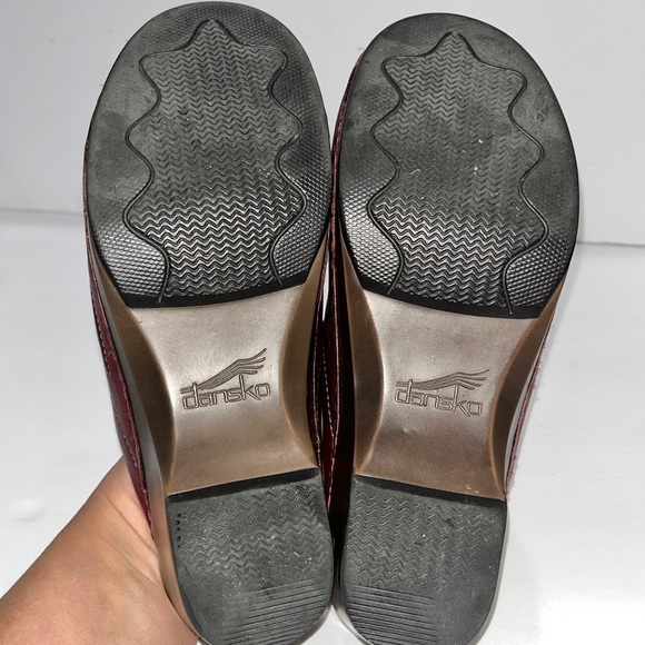 Dansko BERRY  Brown ( burgundy) Scroll pattern stitched Clogs ❤️ - Picture 9 of 14